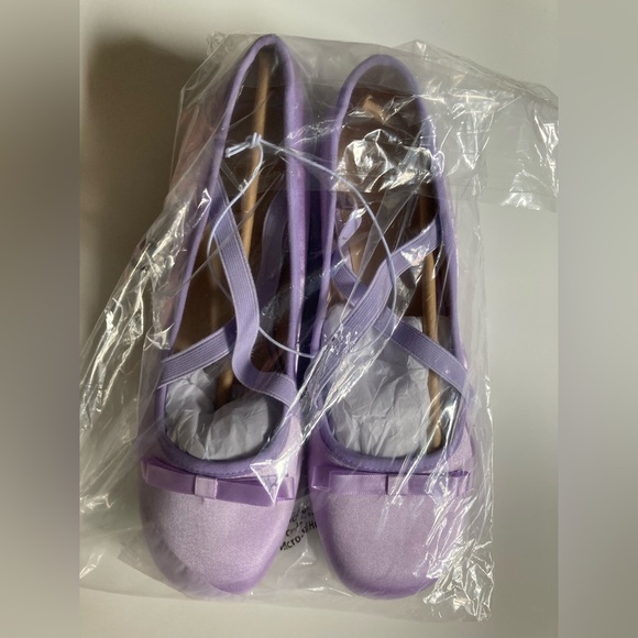 NWT Urban Outfitters Kallie Cross Strap Lavender Ballet Flat Size 8 - Picture 3 of 5